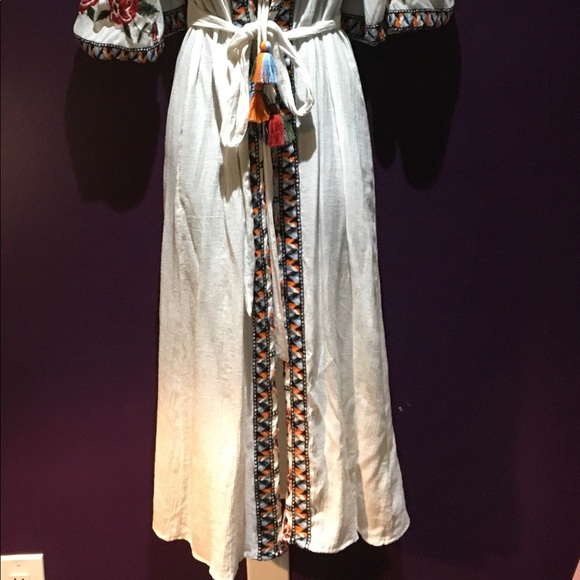 Beautiful Embroidered Robe - Picture 3 of 10